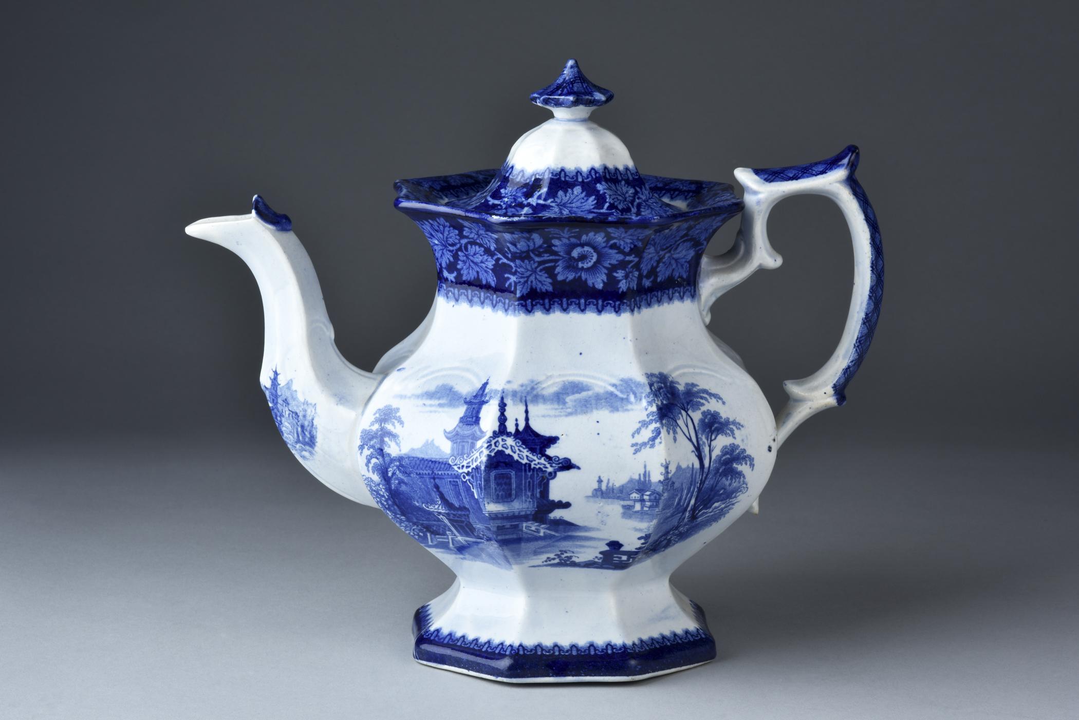 2014.0042.019 A Teapot, B Lid, view 1