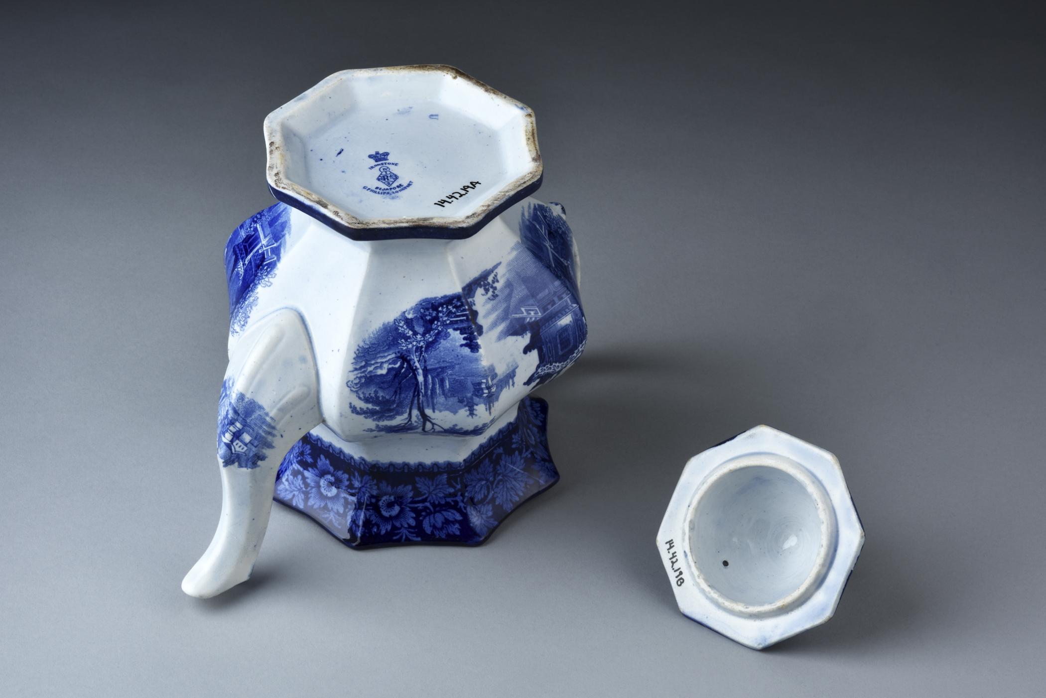 2014.0042.019 A Teapot, B Lid, view 3