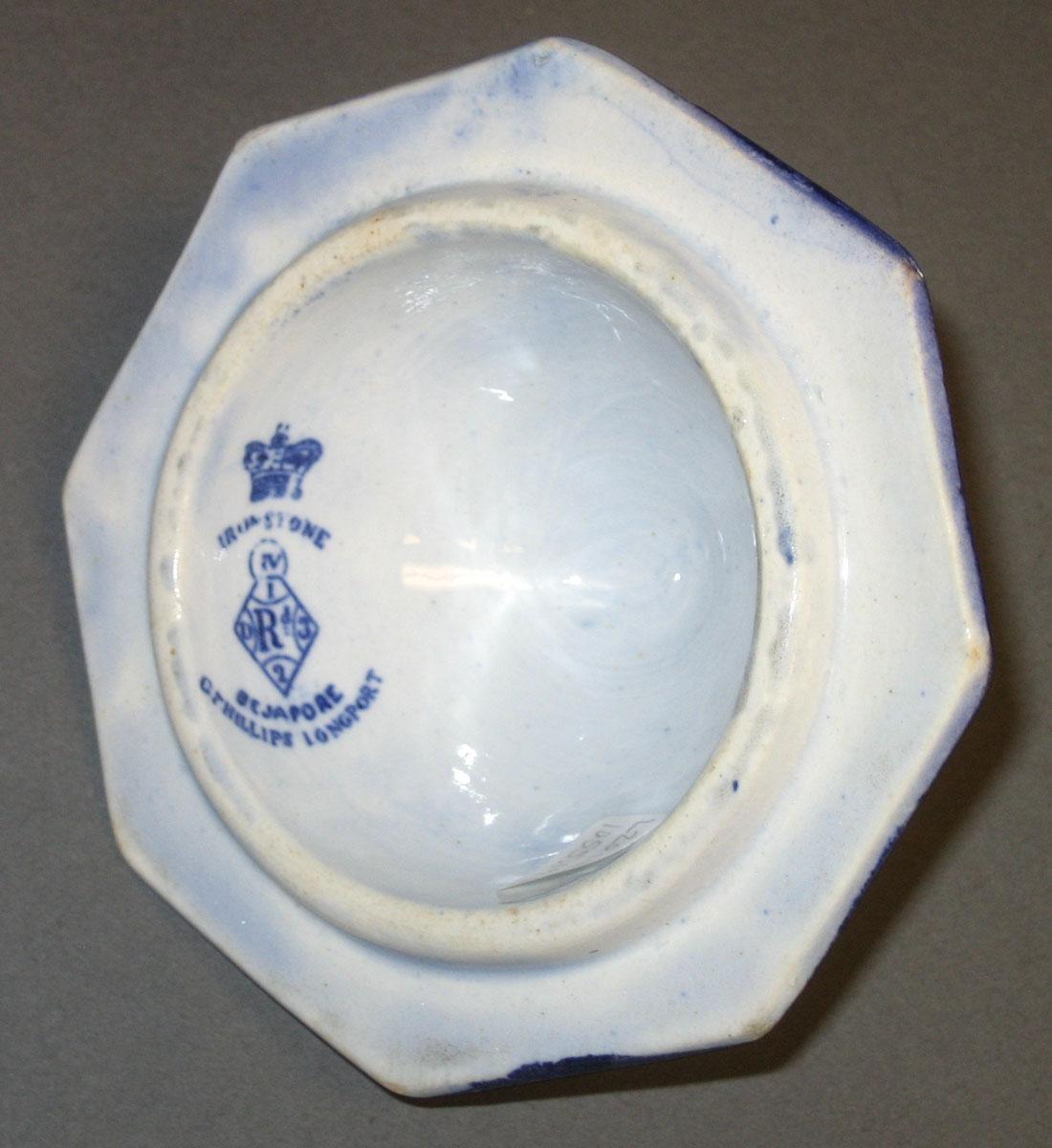 2014.0042.019 B Teapot lid bottom and mark