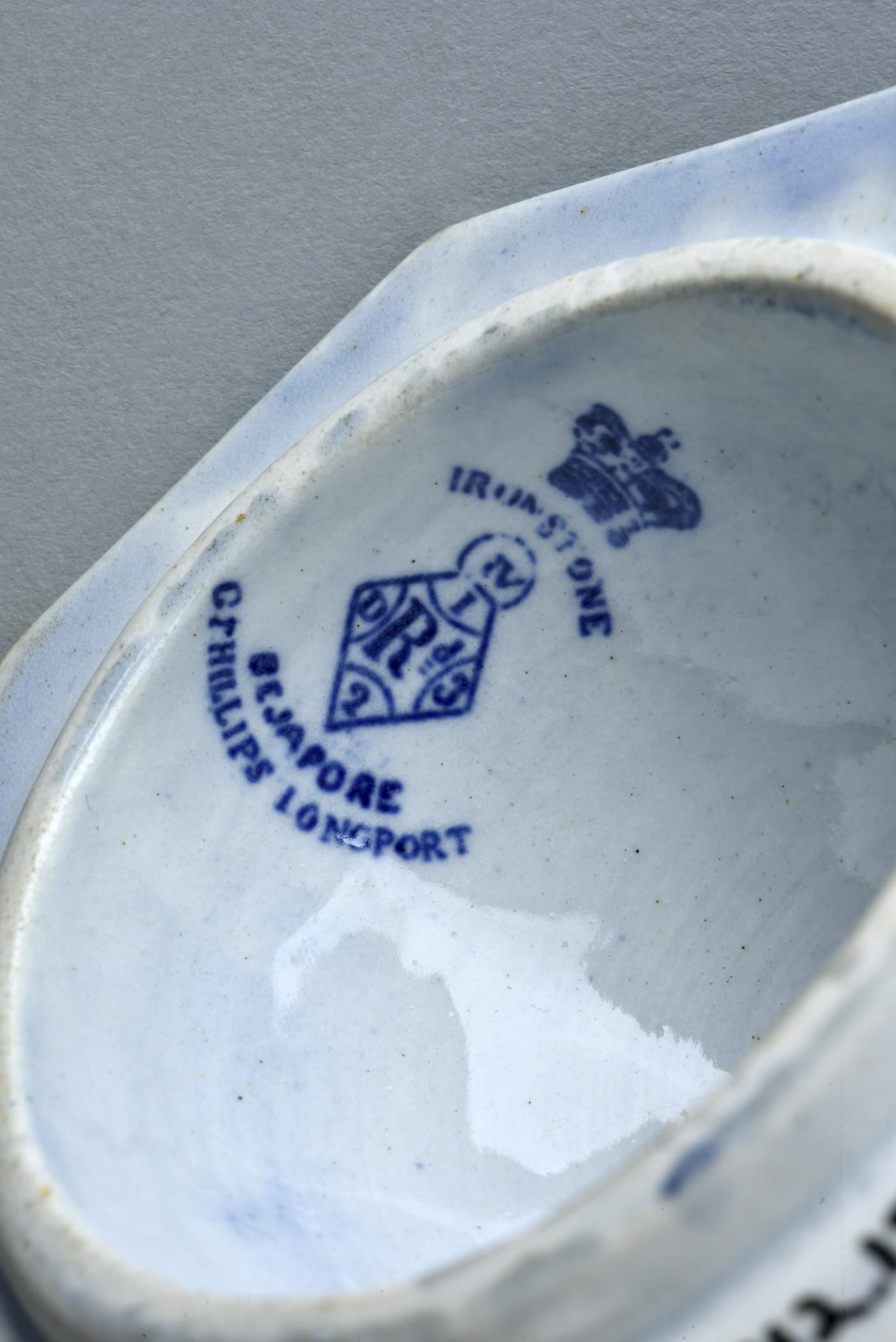 2014.0042.019 B Lid, detail 1