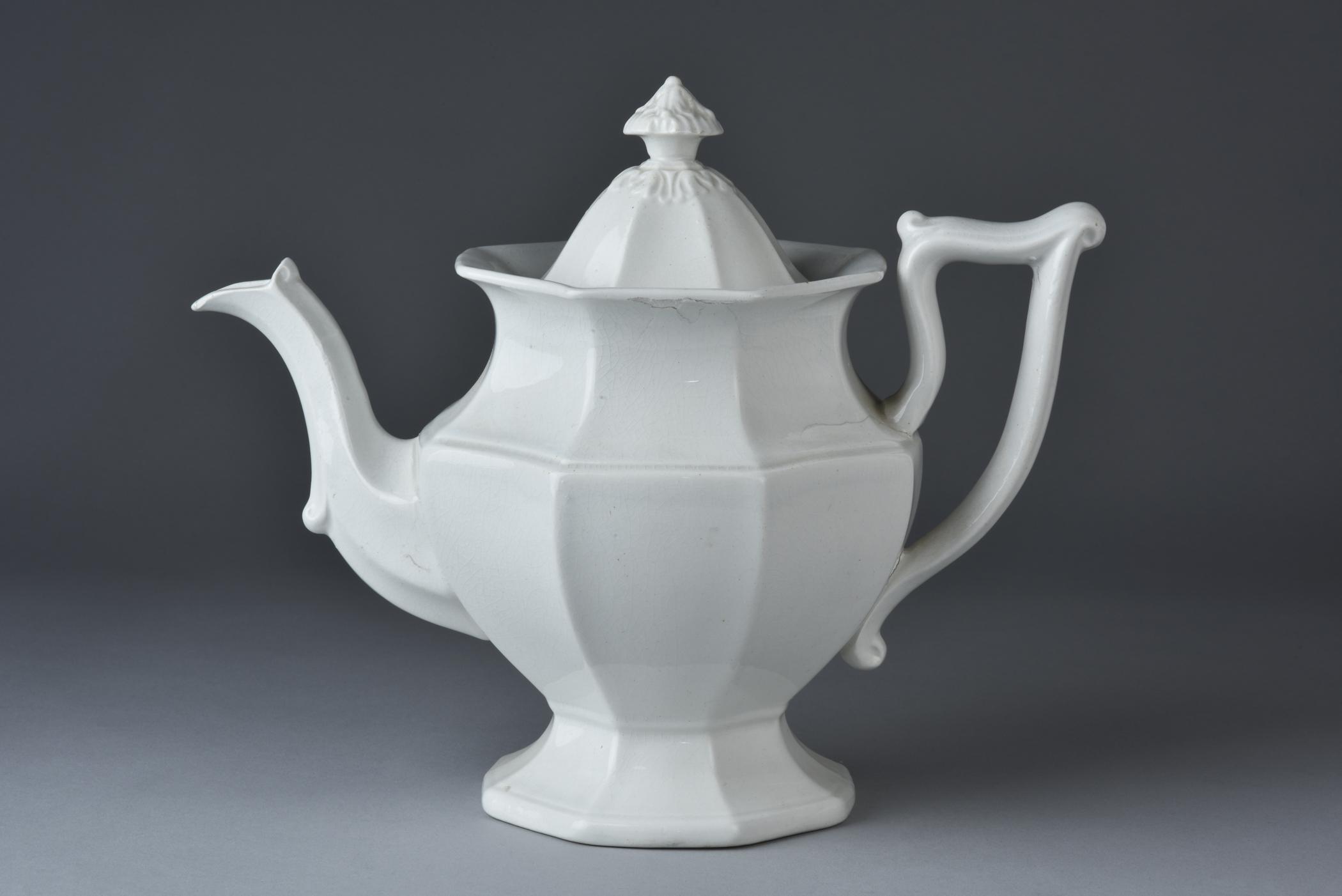 2014.0042.021 A Teapot, B Lid, view 1
