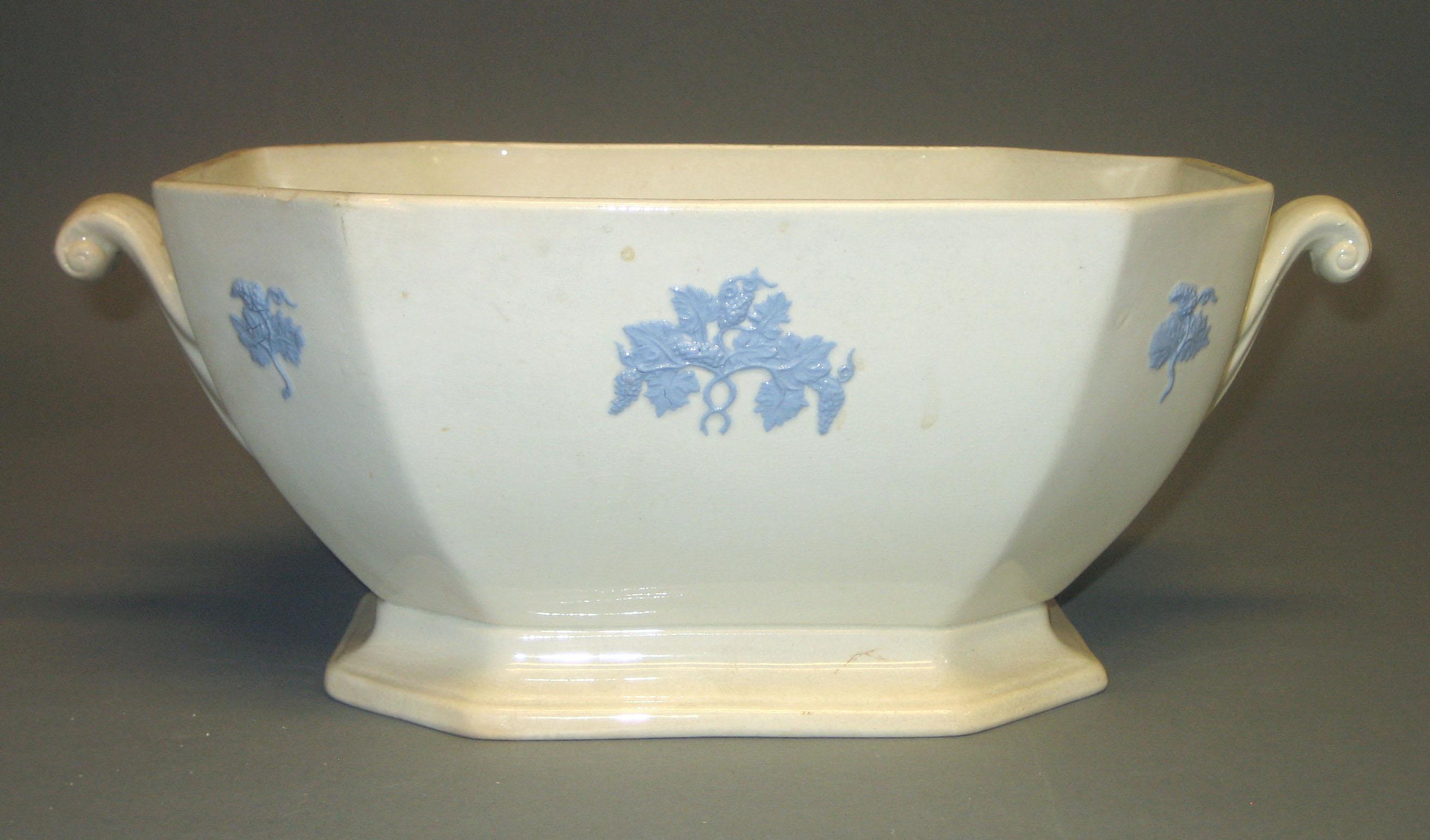 2014.0042.023 Tureen