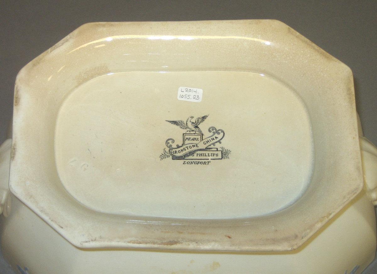2014.0042.023 Tureen bottom and mark