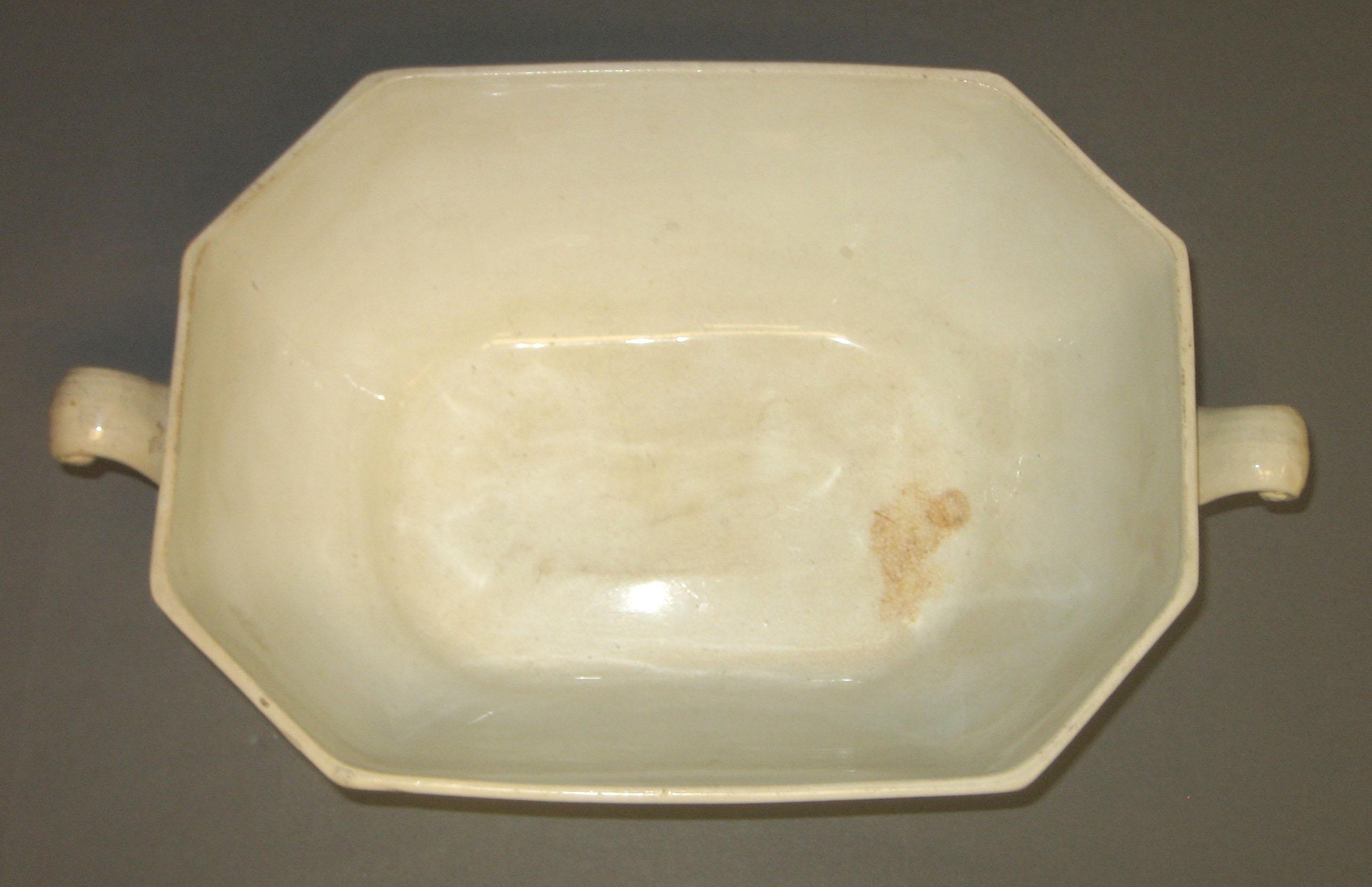 2014.0042.023 Tureen top view