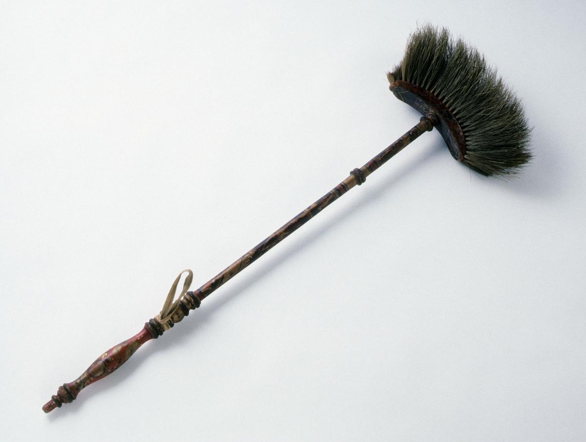 1959.1146 A, B Hearth Brush
