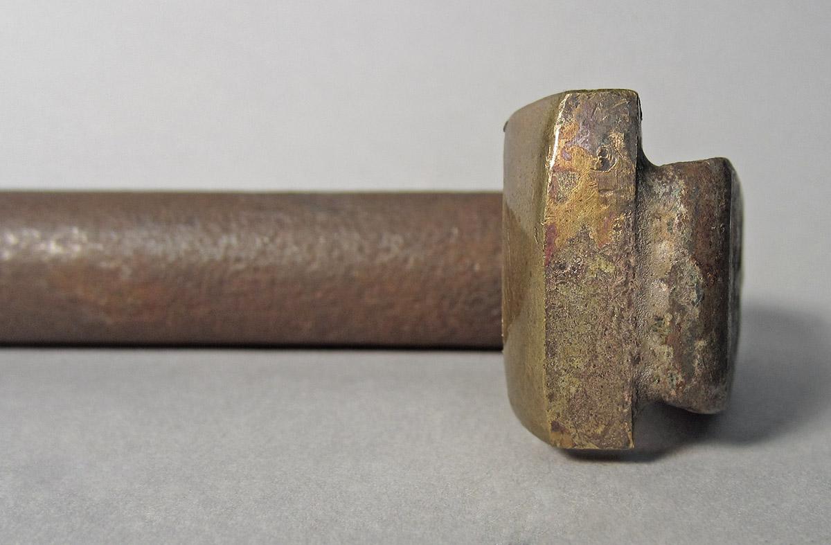 1986.0050.712, Shaping stake, head top