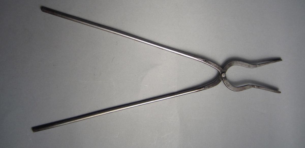 1986.0050.755 Tongs, View 1