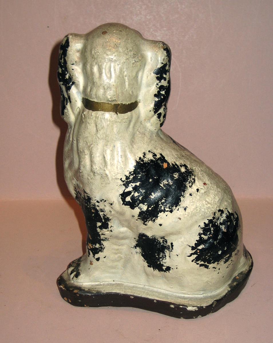 1959.1154 Dog figure (rear)