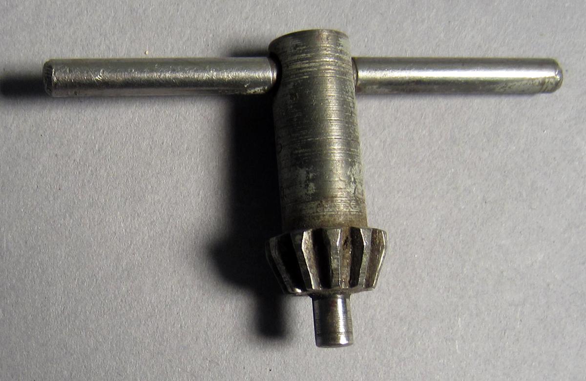 1986.0050.777.003 Drill chuck key, View 1