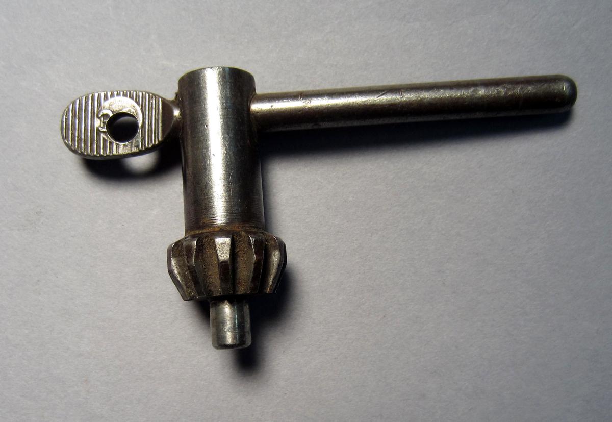 1986.0050.777.005 Drill key, View 1