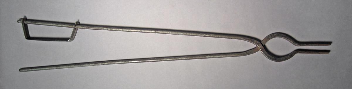 1986.0050.792, Tongs, side 2