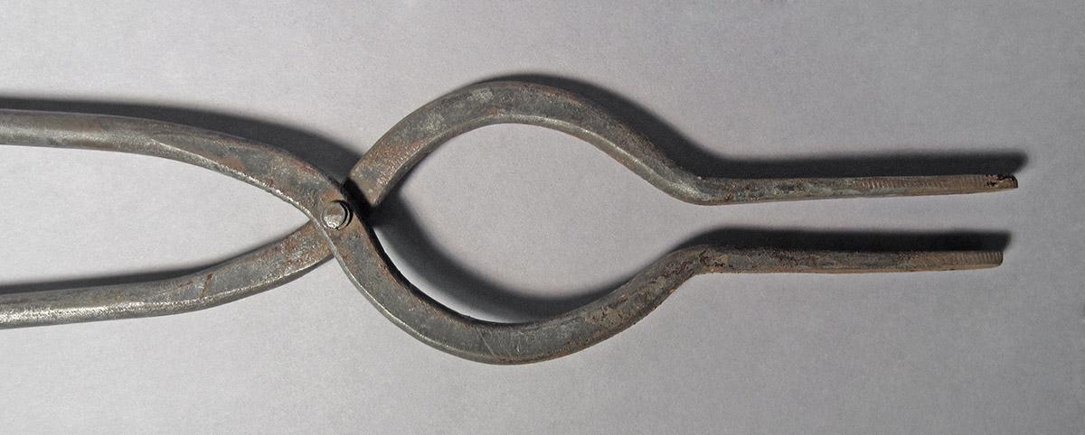1986.0050.792, Tongs, front