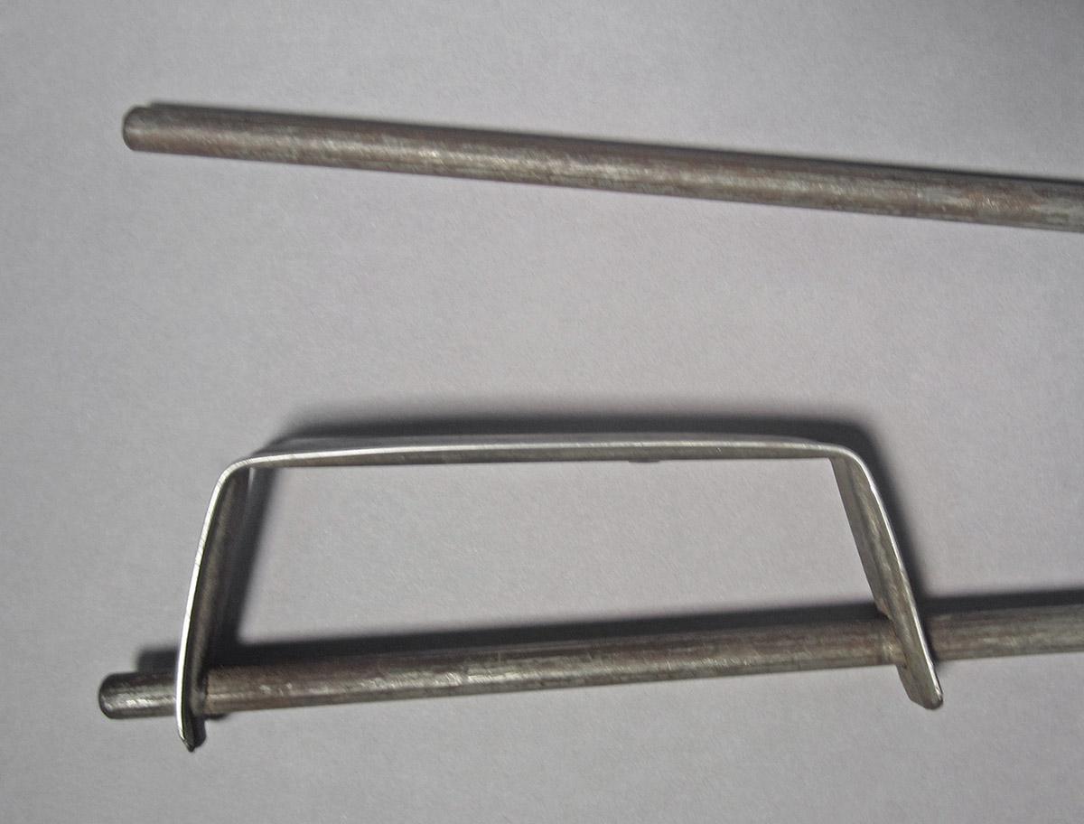 1986.0050.792, Tongs, handle detail 1