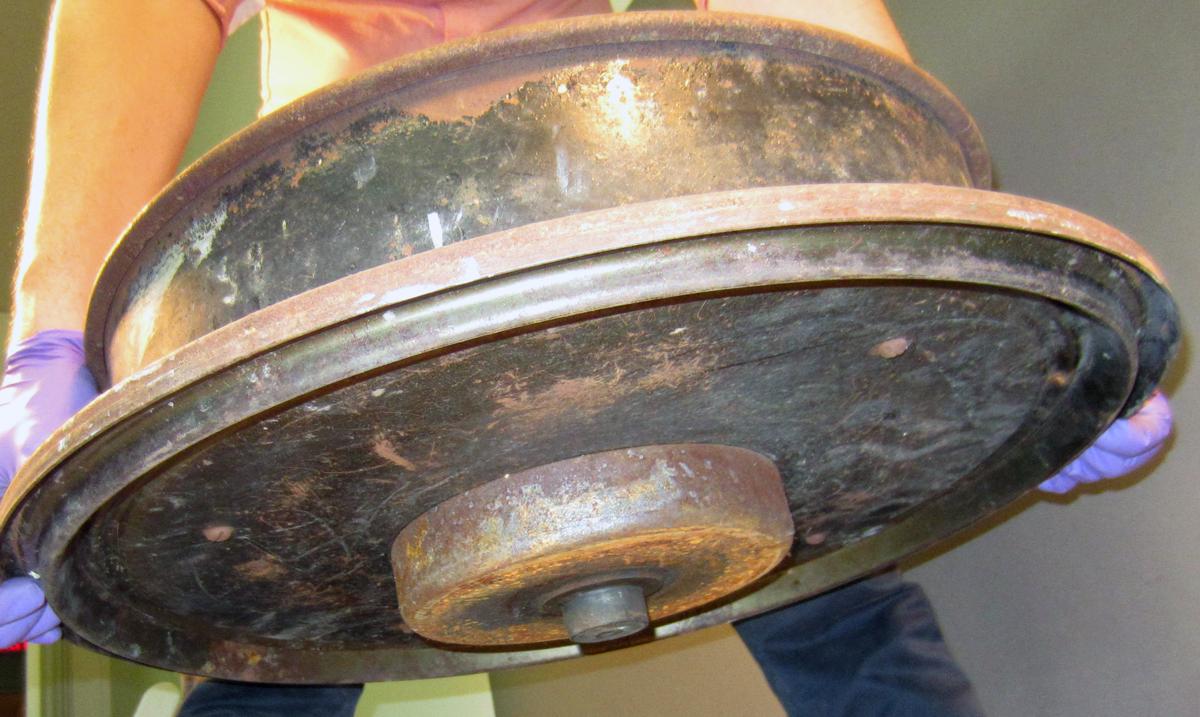 1986.0050.794 Annealing pan, Underside 1