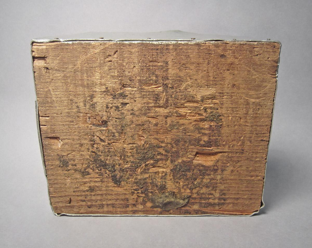 1986.0050.800, Pitch box, bottom