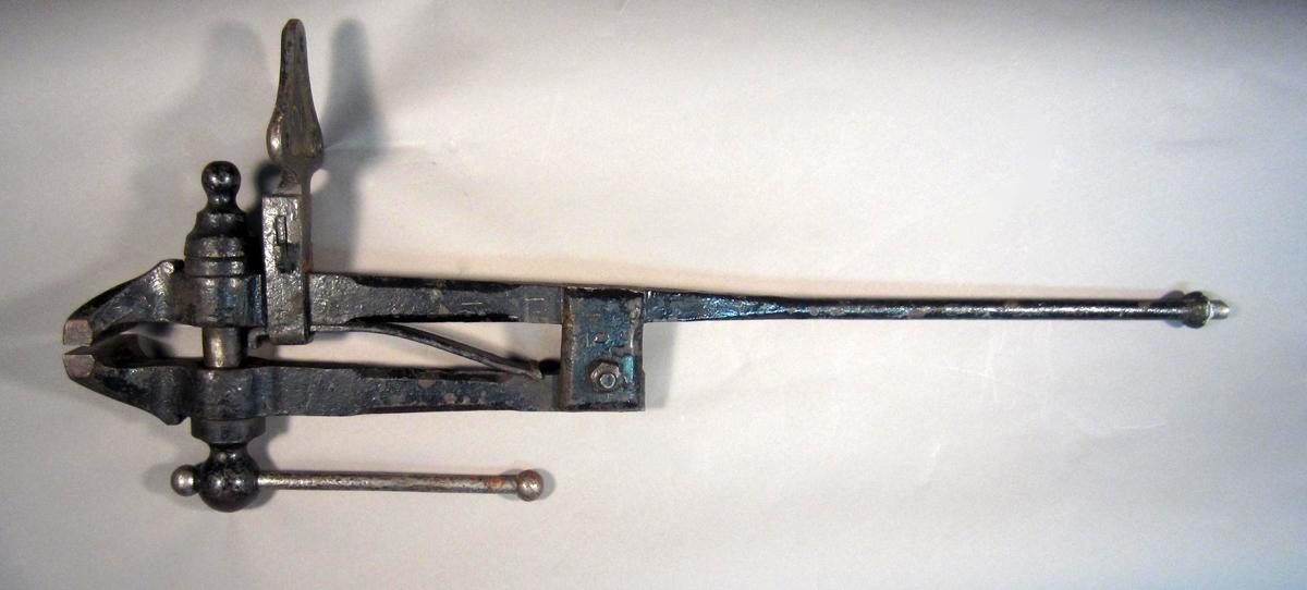 1986.0050.802 Clamp, View 1