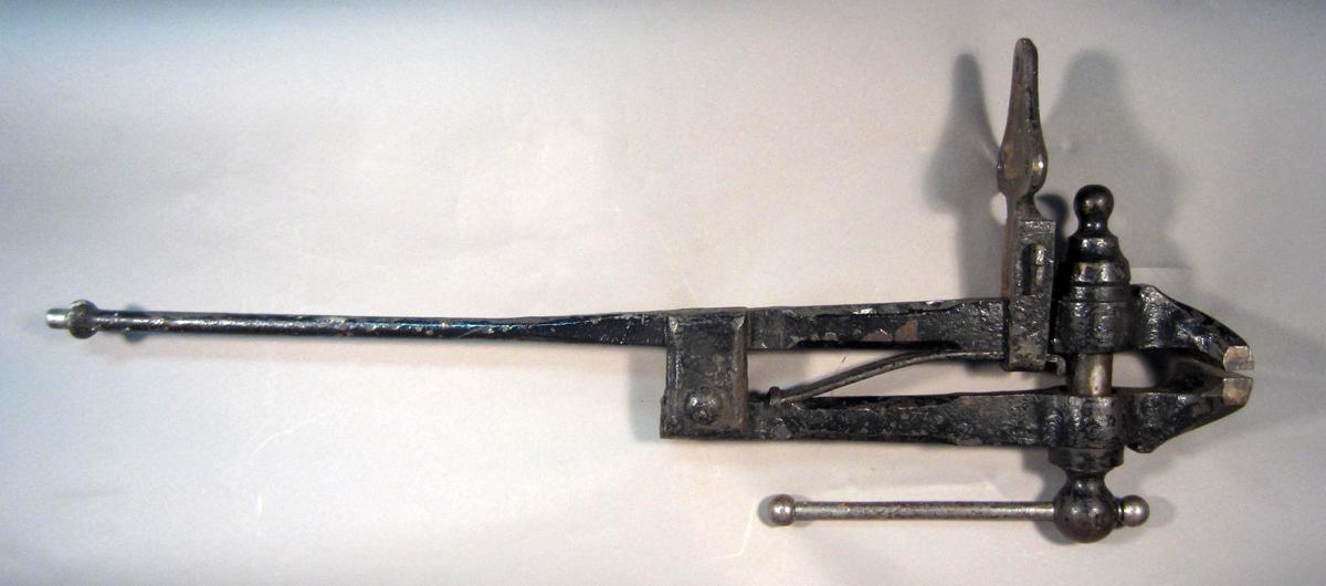 1986.0050.802 Clamp, View 2