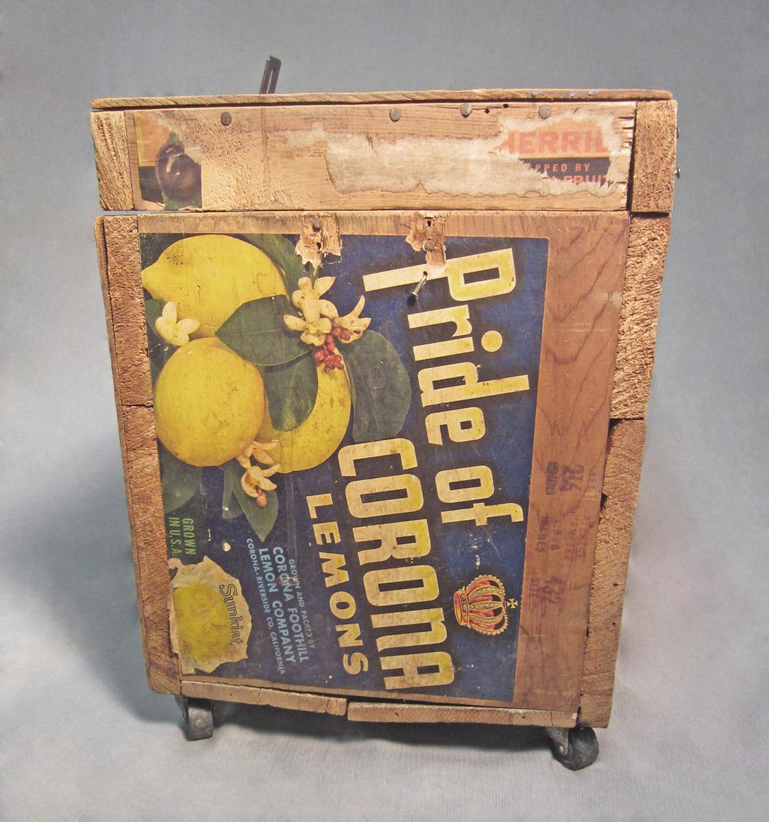 1986.0050.804.001, Tool chest, side 1