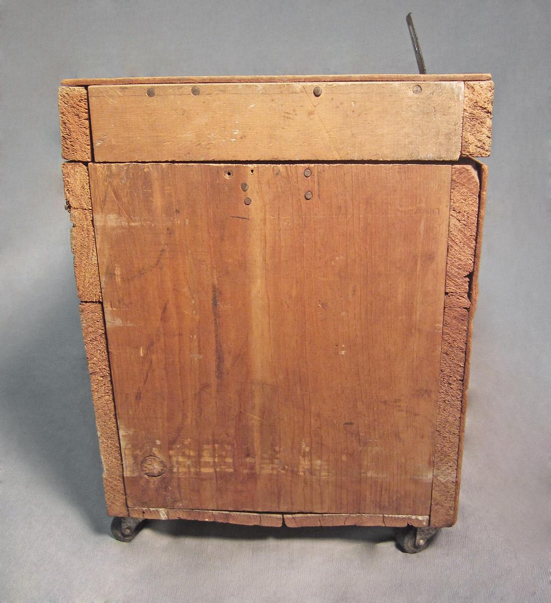 1986.0050.804.001, Tool chest, side 2