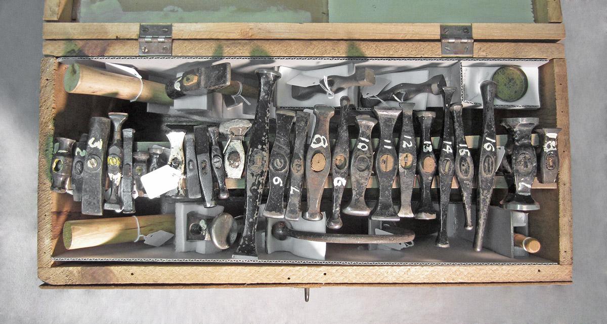 1986.0050.804.001, Tool chest, inside