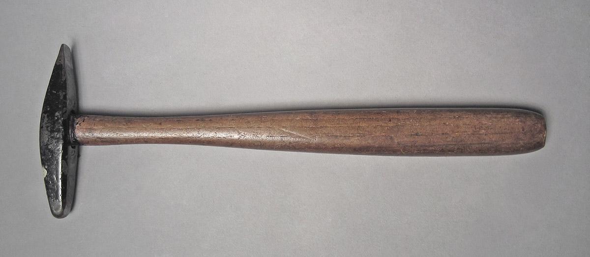 1986.0050.804.003, Hammer, side 2