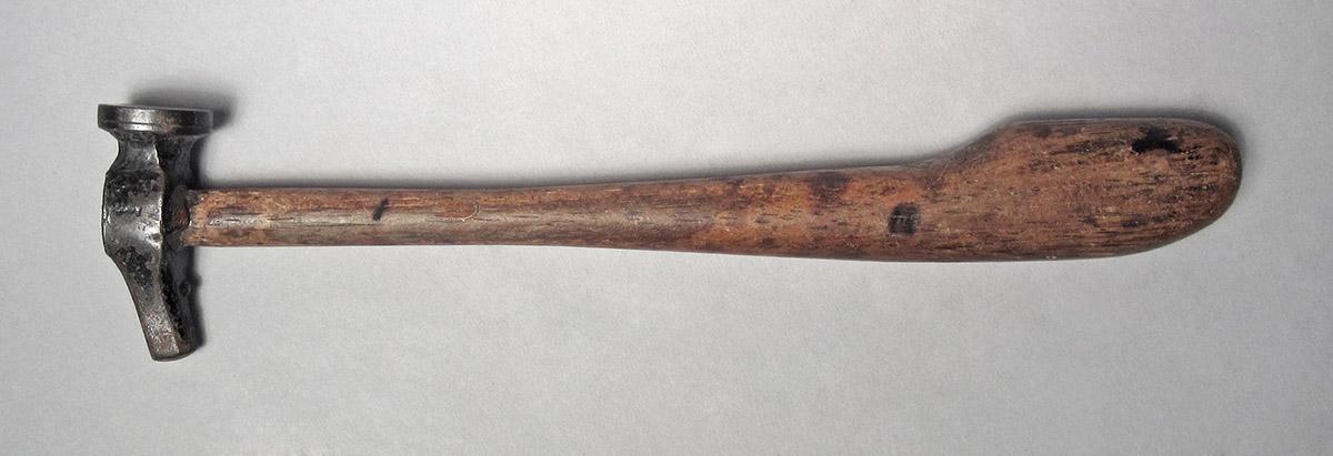 1986.0050.804.007, Hammer, side 1