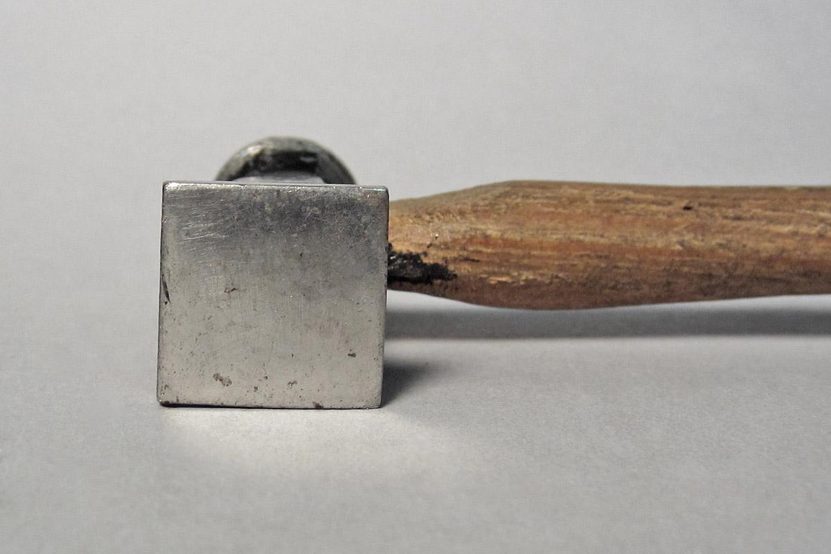 1986.0050.804.008, Hammer, head side 2