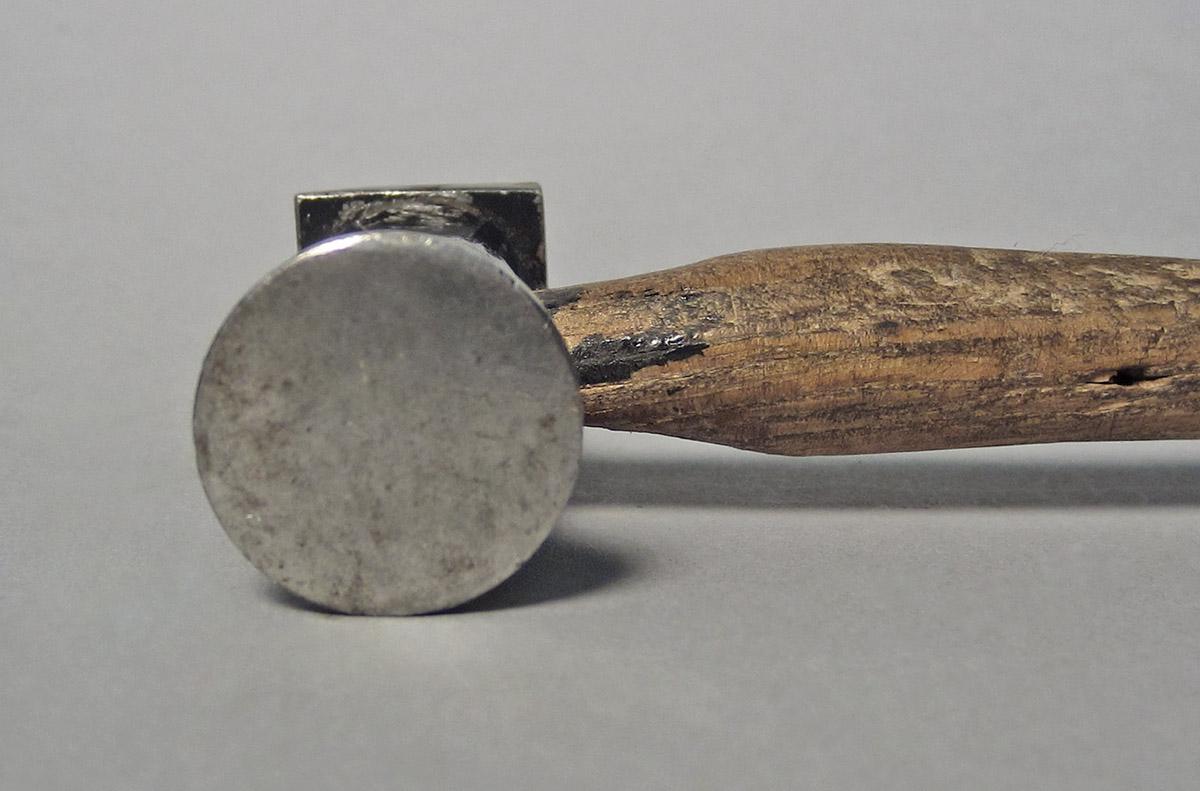 1986.0050.804.008, Hammer, head side 4