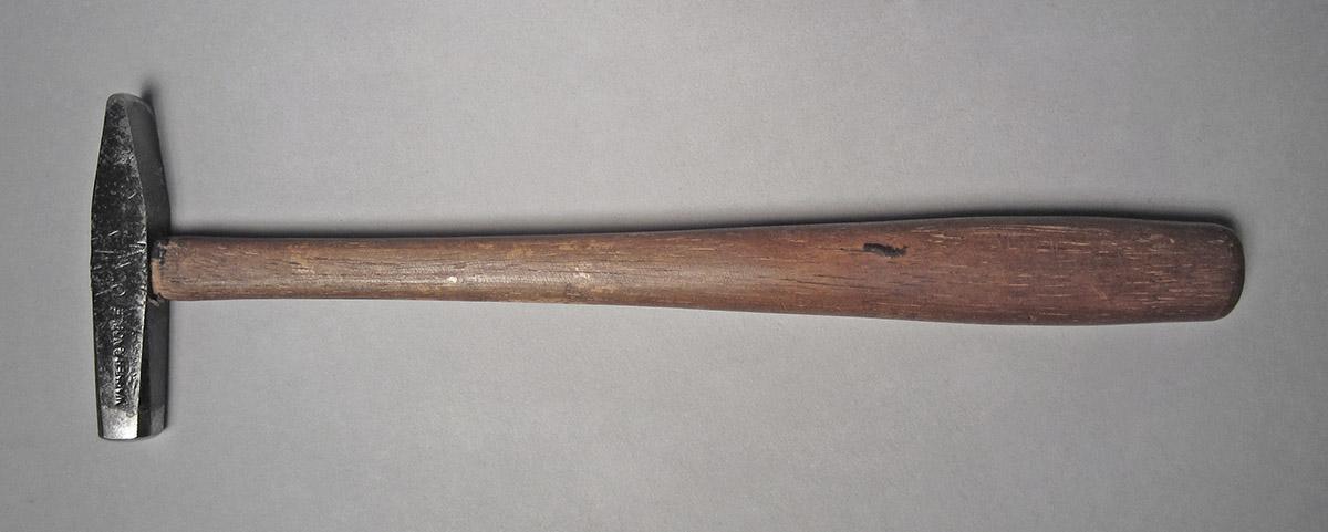 1986.0050.804.010, Hammer, side 1