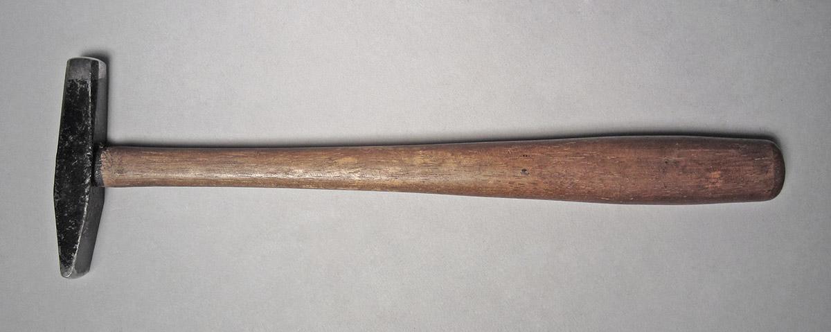 1986.0050.804.010, Hammer, side 2