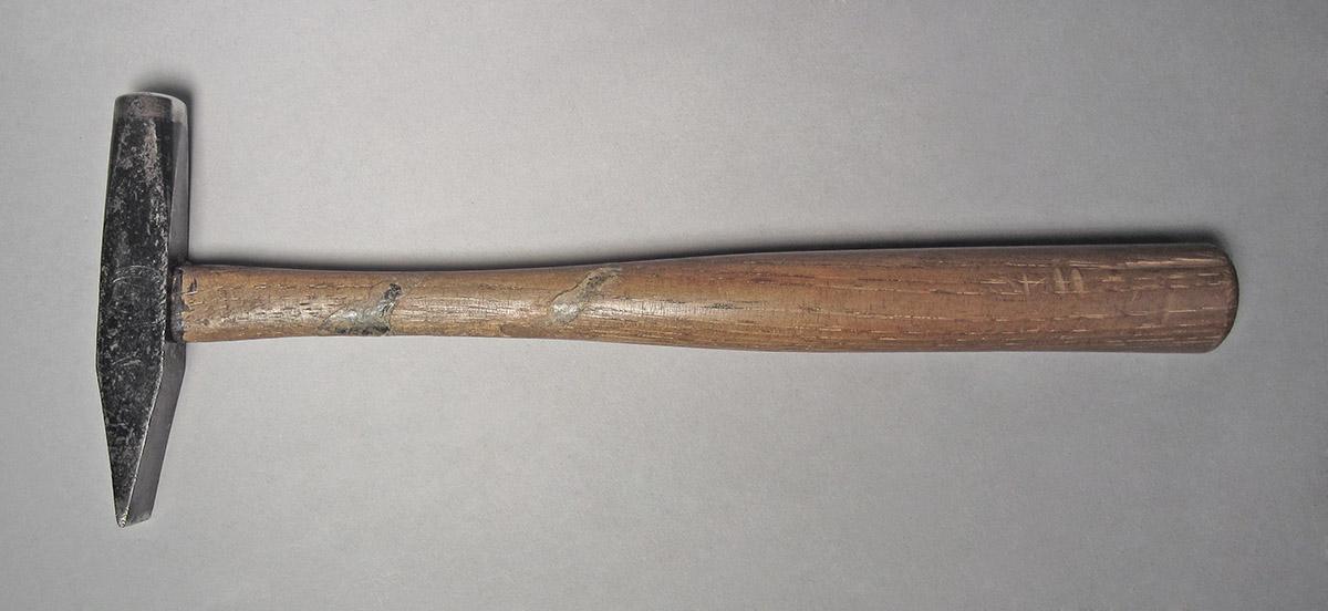 1986.0050.804.011, Hammer, side 2