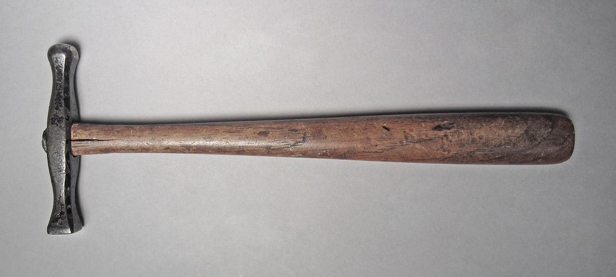 1986.0050.804.012, Hammer, side 1