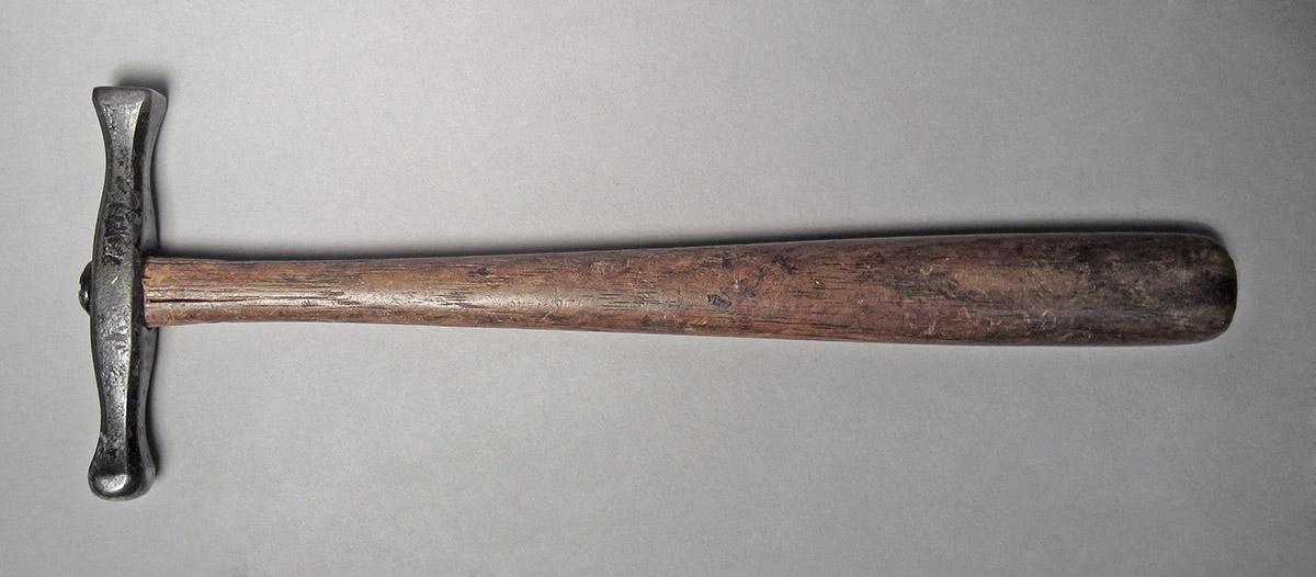 1986.0050.804.012, Hammer, side 2
