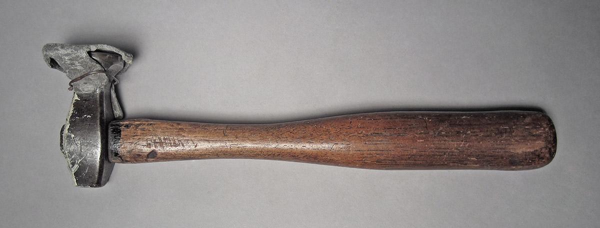 1986.0050.804.013, Hammer, side 1