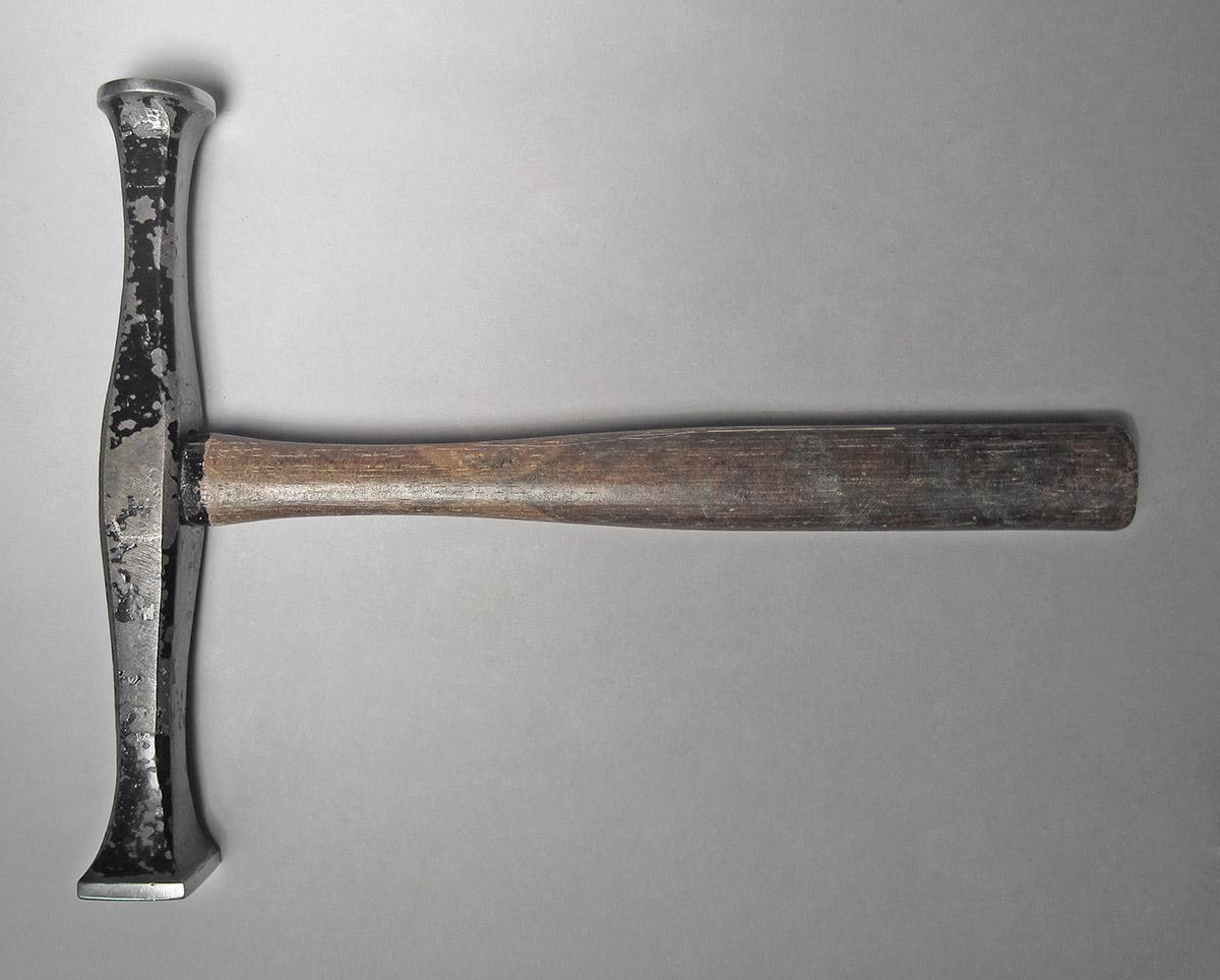 1986.0050.804.014, Hammer, side 1