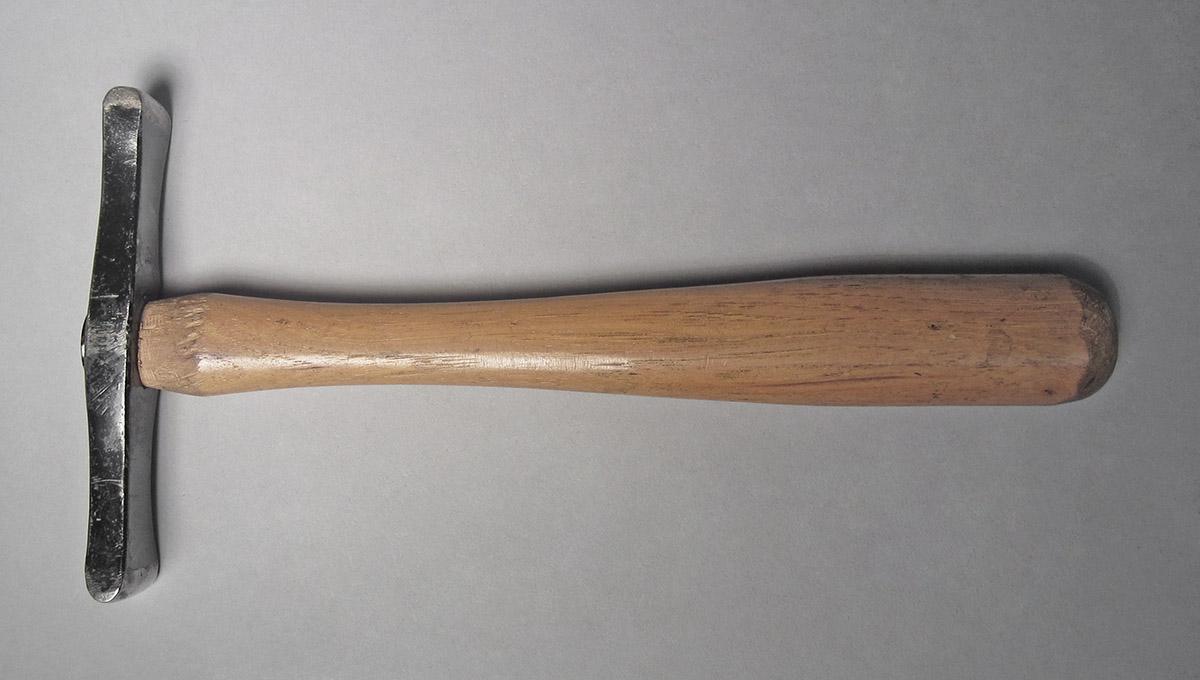 1986.0050.804.015, Hammer, side 1