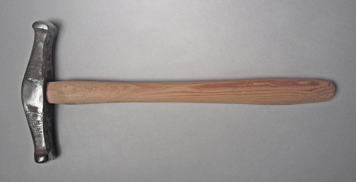 1986.0050.804.017, Hammer, side 1
