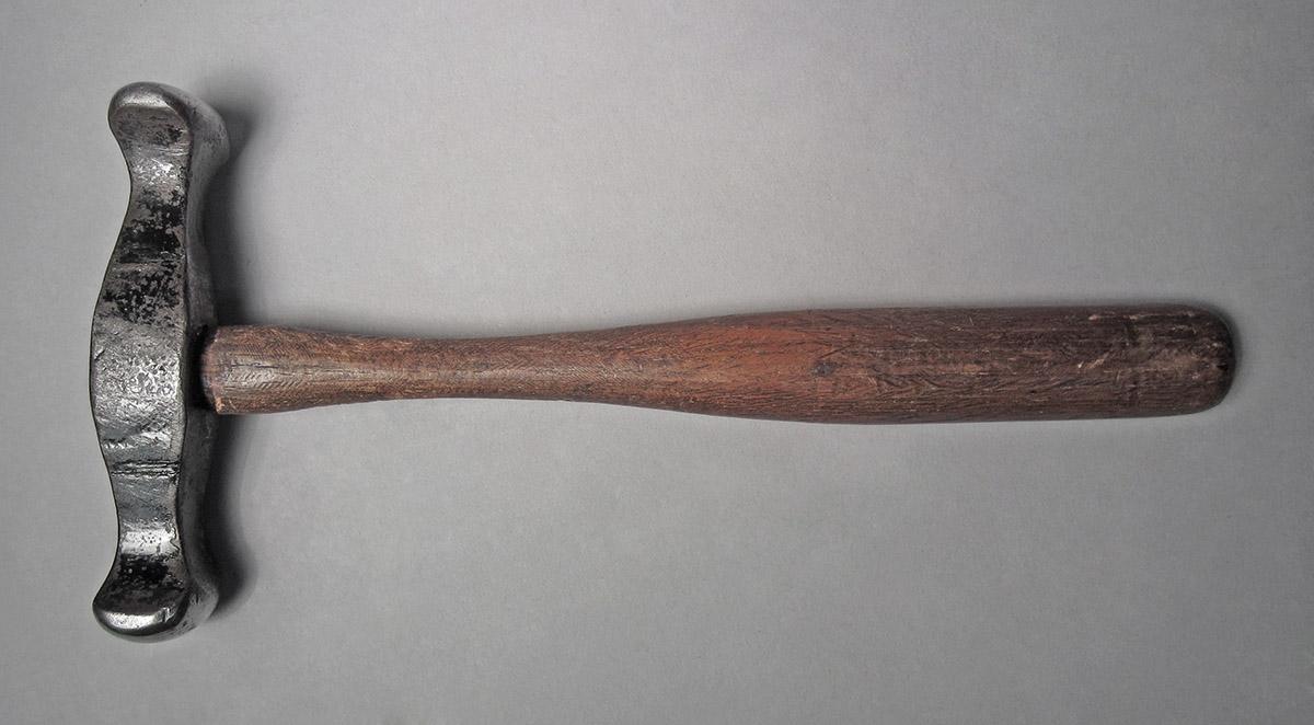 1986.0050.804.019, Hammer, side 1