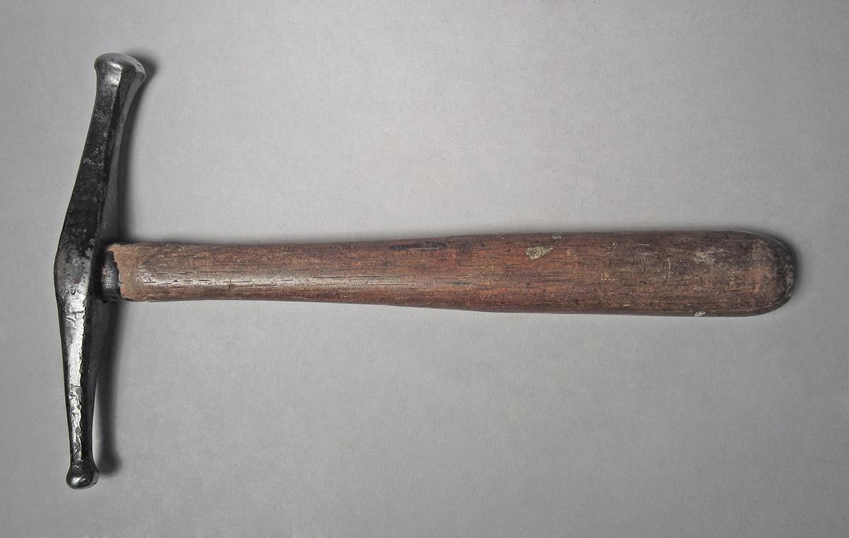 1986.0050.804.024, Hammer, side 2