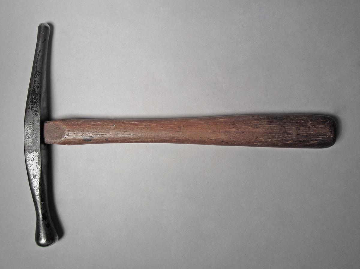 1986.0050.804.025, Hammer, side 1