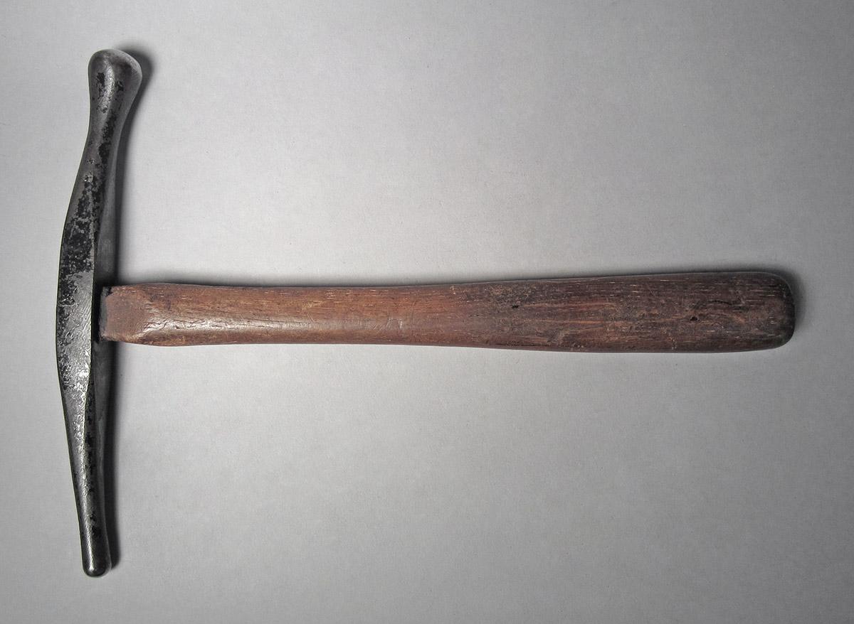 1986.0050.804.025, Hammer, side 2