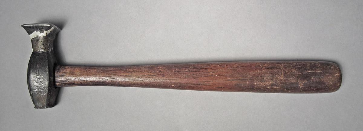 1986.0050.804.027, Hammer, side 1