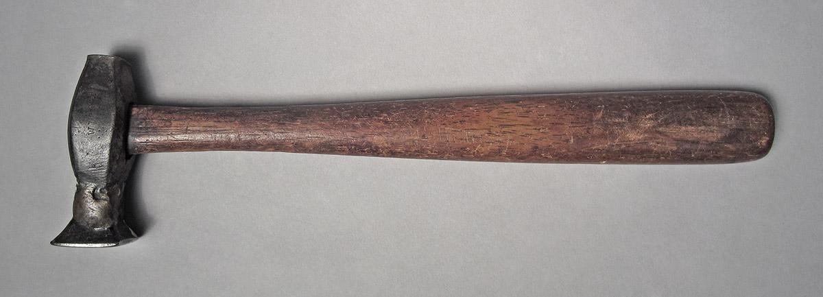 1986.0050.804.027, Hammer, side 2