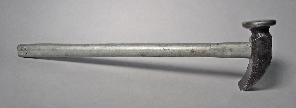 1986.0050.804.028, Hammer, side 3