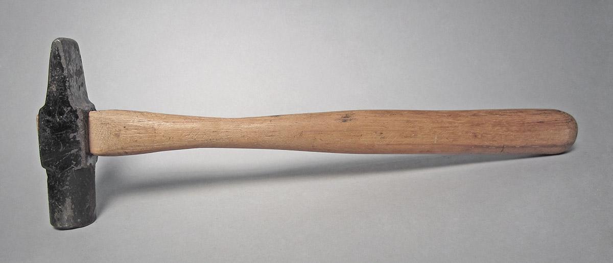 1986.0050.804.029, Hammer, side 1