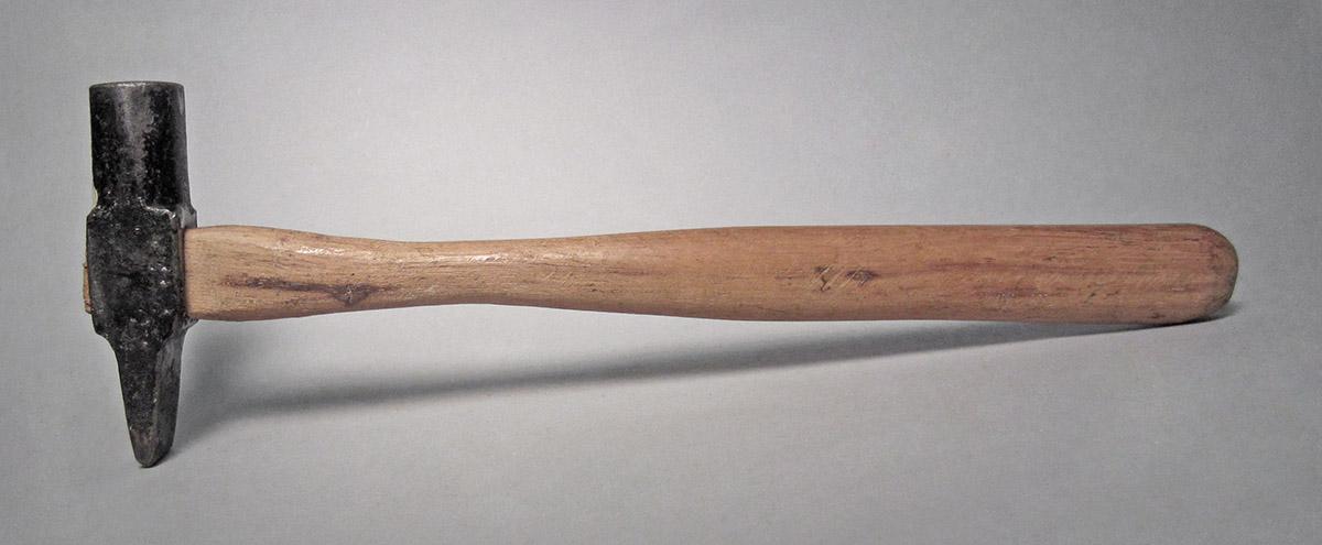 1986.0050.804.029, Hammer, side 3