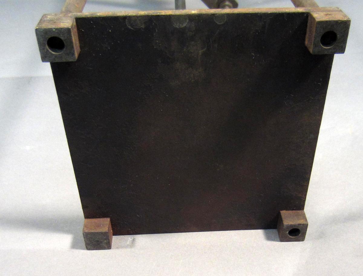 1986.0050.812 Pressing frame, Underside