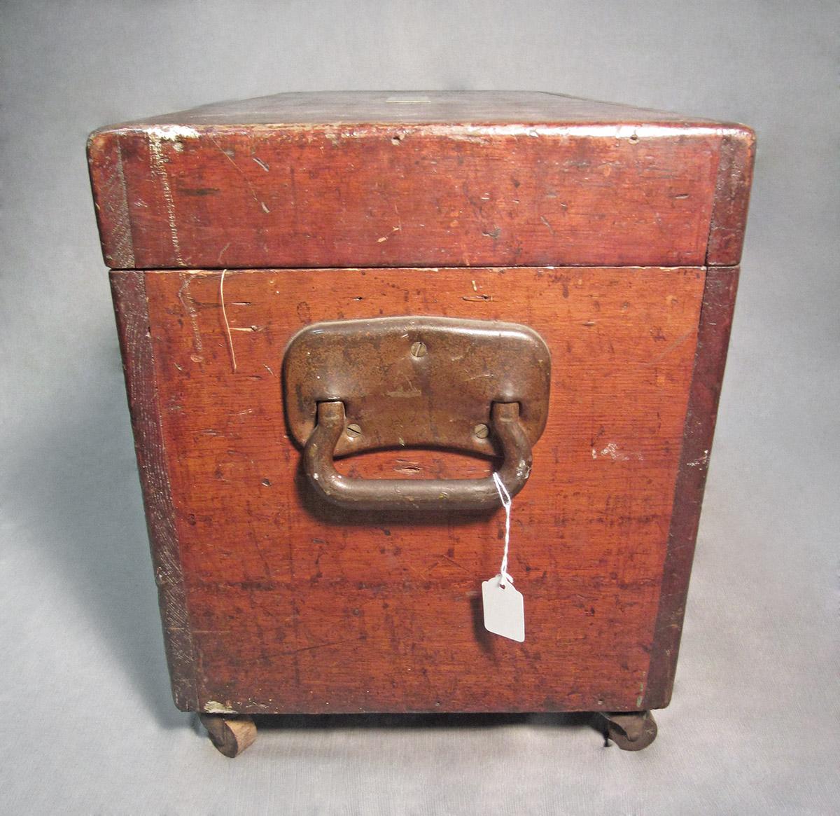 1986.0050.813.001.001, Tool chest, side 1
