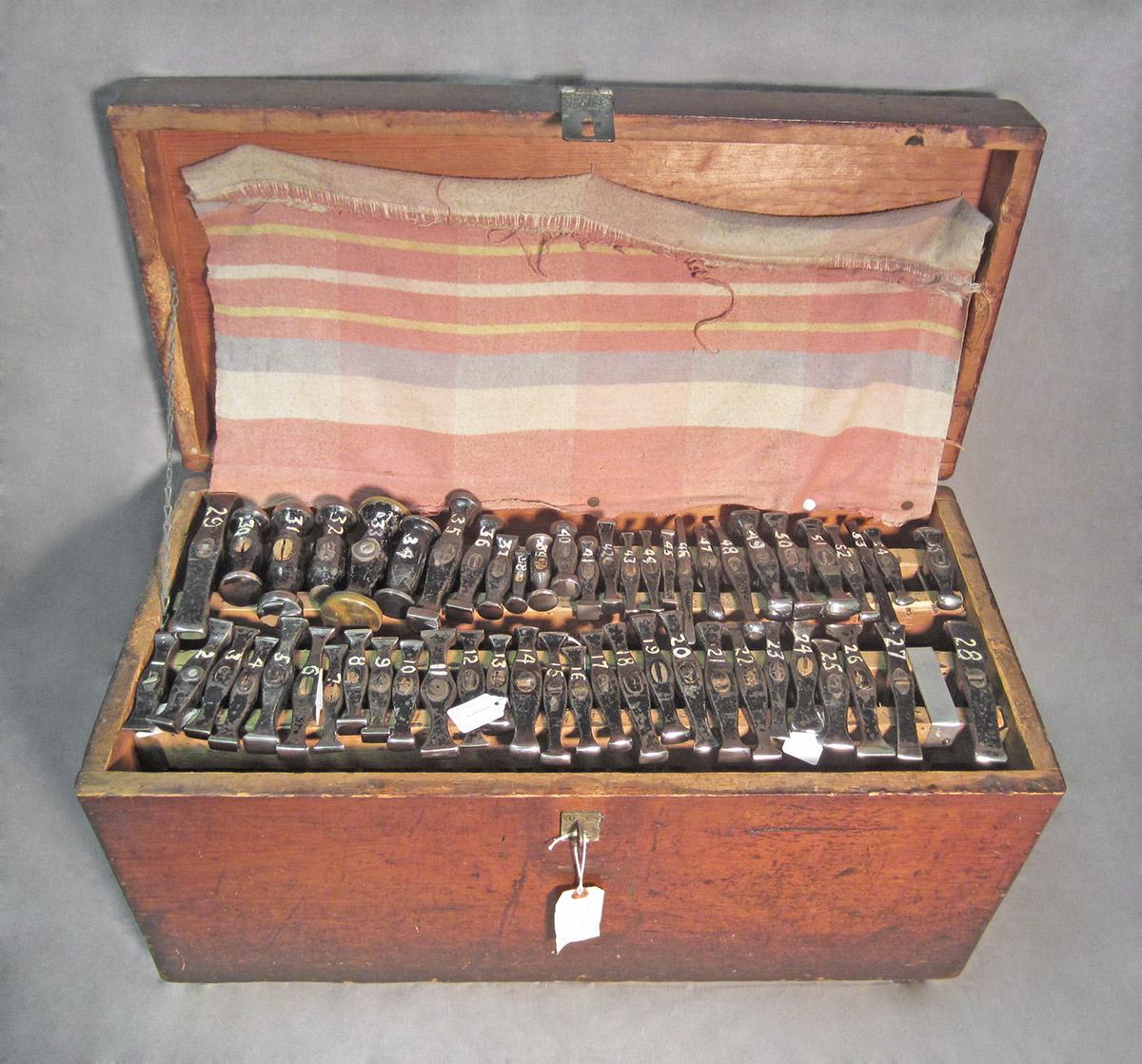 1986.0050.813.001.001, Tool chest, open
