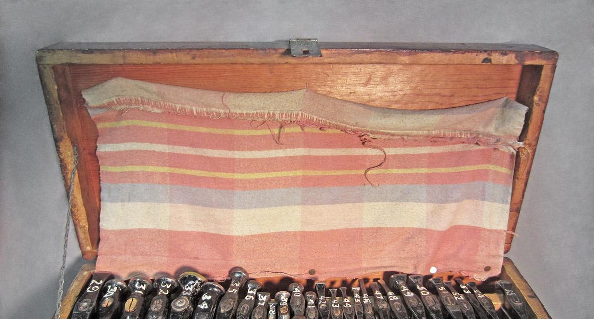 1986.0050.813.001.001, Tool chest, lid